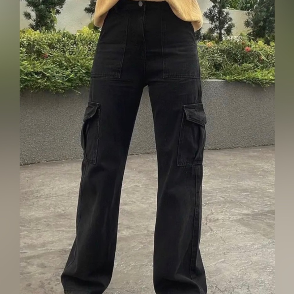 black ZARA original cargo pants. - Picture 3 of 5